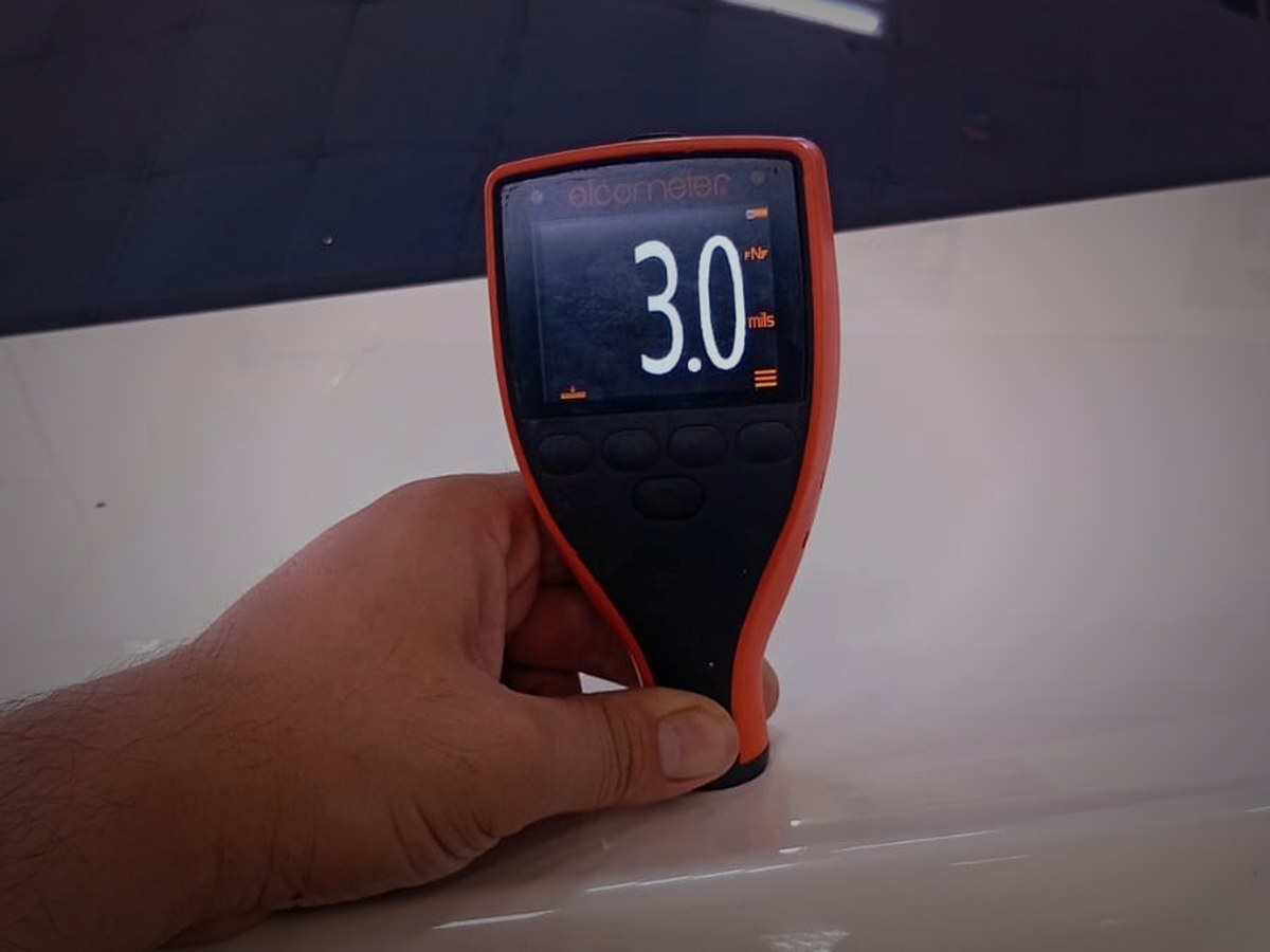 فحص سماكة الطلاء لمركبة مرسيدس بجهاز Alcometer